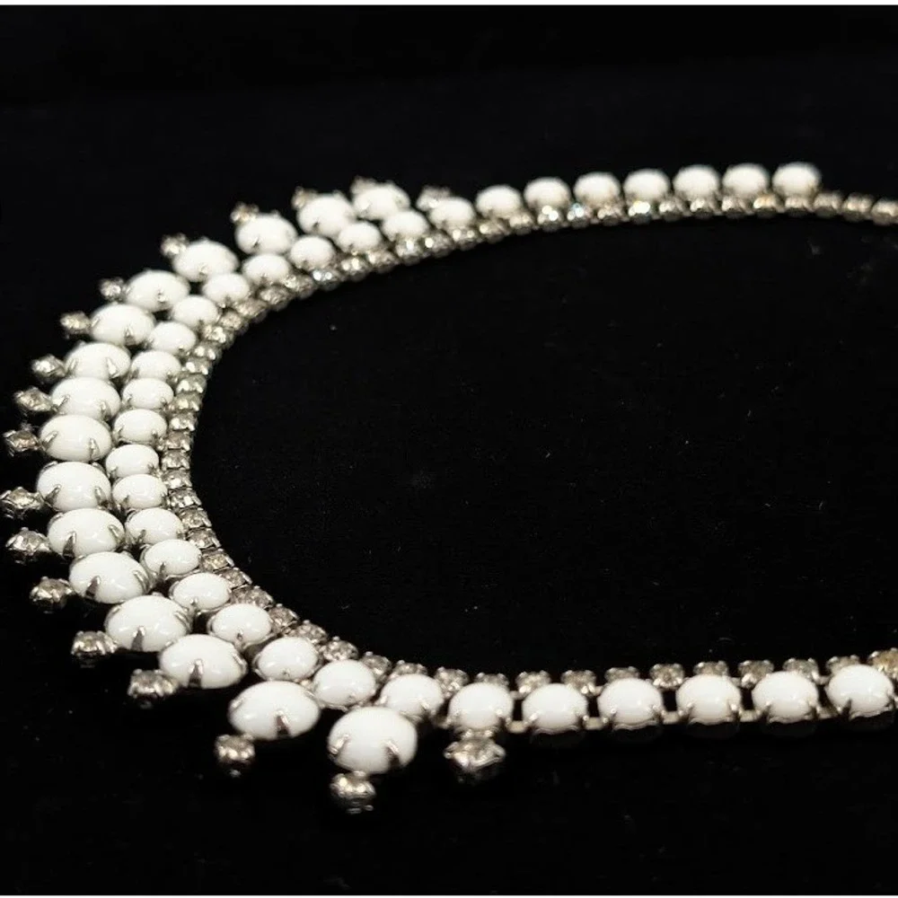 VTG Kramer New York Milk Glass Bib Necklace Choker Clear Rhinestone Silver‎ Tone